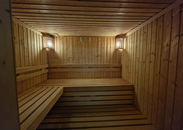 Czarna Gora Ischgl 20 *